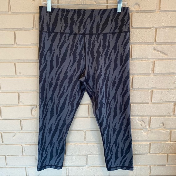 Zyia Active Hi-Rise Cropped Yoga Leggings Black Gray Women's Size 12 - Picture 1 of 7